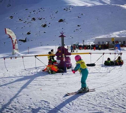 Pinguin Bobo Kinder-Club Samnaun Skifahren